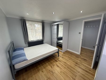 3 Bed Semi-Detached House, Trundleys Road, SE8 - Photo 5