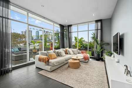 Luxury Living, Spectacular, City Views - UNFURNISHED - Photo 2