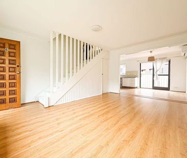 Stylish Townhouse in the Heart of Liverpool (Unfurnished) - Photo 1