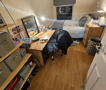 7 Bed - 50 Chestnut Avenue, Hyde Park, Leeds - LS6 1BA - Student - Photo 4