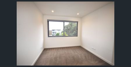 MODERN APARTMENT IN CONVENIENT LOCATION - Photo 4