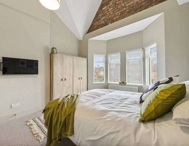 Corinthian Avenue Room 2 (Double En-suite) - Photo 1