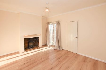 2 bed House - Mid Terrace for Rent - Photo 5