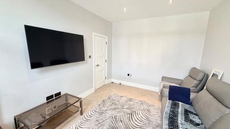 1 bedroom in a house share to rent - Photo 2