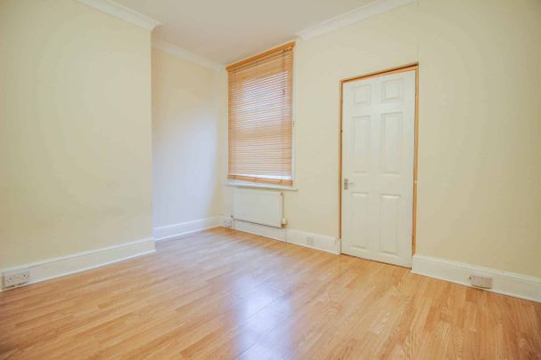 Flat 5, 12 Milton Road, Swindon, SN1 - Photo 1