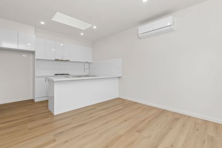 Modern 2-Bedroom Unit in Lalor - Photo 5