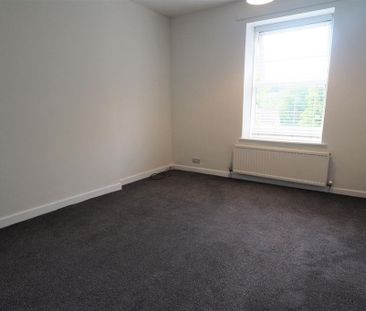2 bedroom end of terrace house to rent - Photo 3