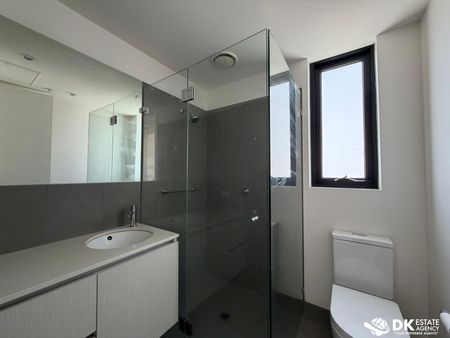 CONVENIENT LIVING IN THE HEART OF SUNSHINE - Photo 3