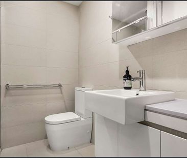 Modern Two Bedroom Apartment - Photo 6