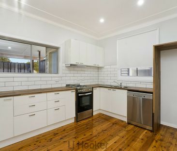 COSY 4 BEDROOM HOME!! - Photo 2