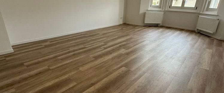 Heimkommen und Wohlfühlen* neu saniert* im Dachgeschoss ! - Foto 1