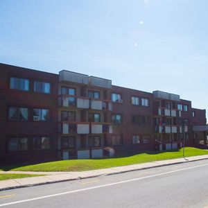 2 CH - 1 SDB - Laval - $1,400 /mo - Photo 2