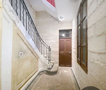 A LOUER AVIGNON (84000) INTRA-MUROS : charmant T1 BIS meublé - au c... - Photo 1