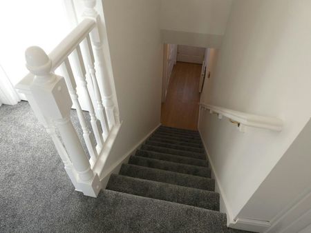 Semi-detached house to rent on - Photo 2