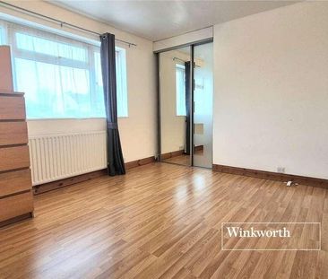 Armstrong Crescent, New Barnet, EN4 - Photo 3