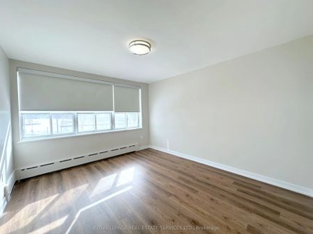 300 St Clair Avenue W #202 - Photo 4