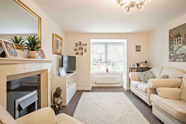 Stylish modern five bedroom family home on Chester cul-de-sac - Photo 1