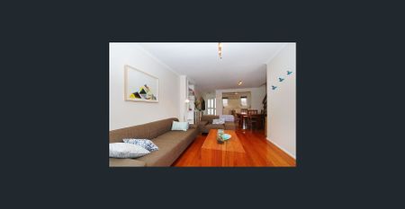 Double story neat townhouse! - Photo 3