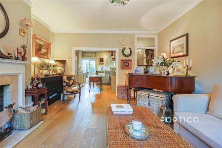 3 bedroom flat to rent - Photo 2