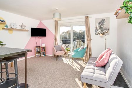 2 bedroom flat to rent - Photo 2