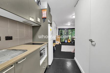 1 Bedroom Apartment - Photo 3