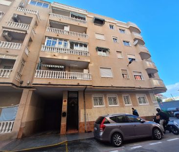 Ref.7456 2 bedroom apartment with garage in the center of Torrevieja - Photo 2