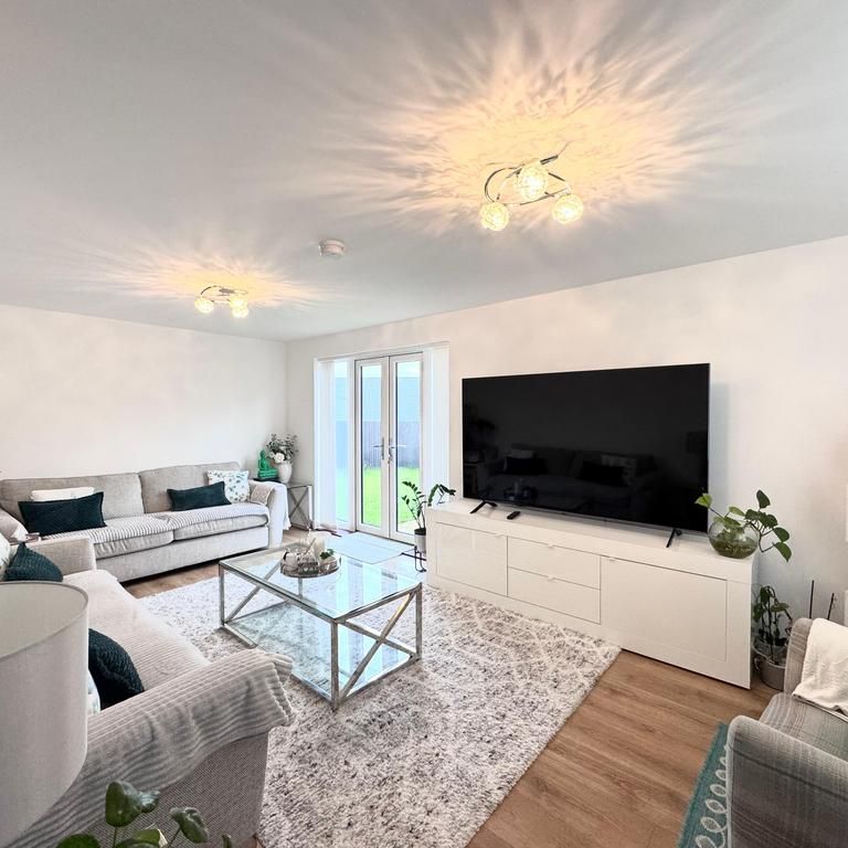 4 bedroom detached house to rent - Photo 1