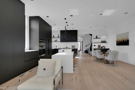 For Lease - 17 Broadview Avenue, Mississauga, Ontario - Photo 5