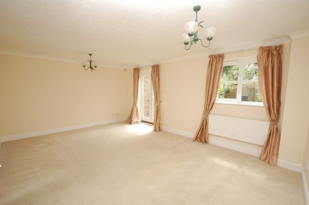 White Hart Close, Chalfont St Giles, Buckinghamshire,HP8 - Photo 1