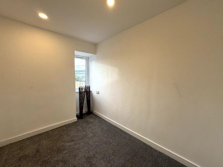 2 bedroom end of terrace house to rent - Photo 3