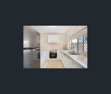 Tropical Lifestyle Meets Everyday Convenience - Photo 5