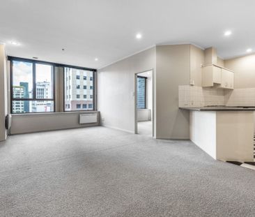 Close to the centre of it all! - Photo 6