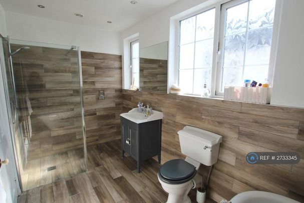 4 bedroom terraced house to rent - Photo 1