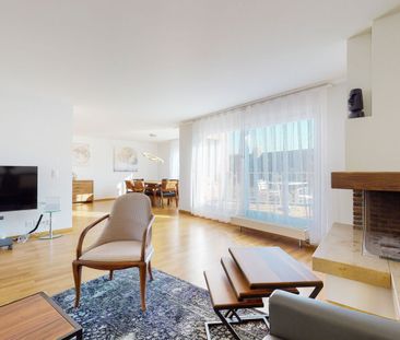 Elegant 4-Room Furnished Apartment with Fireplace and 3 Balconies in Zürich Seefeld - Photo 2