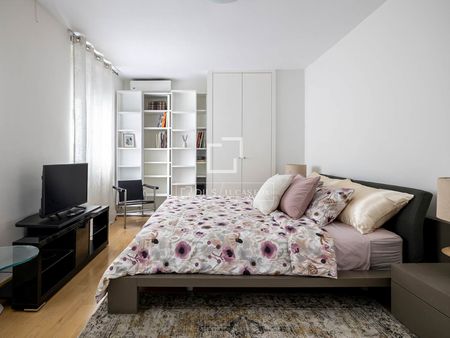 Excellent 2-bedroom penthouse for rent in Eixample Right, Barcelona - Photo 5