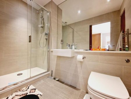 3 bedroom flat to rent - Photo 2