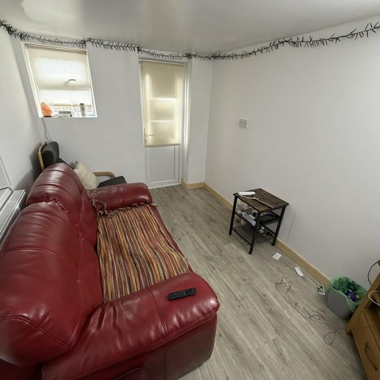 4 bedroom house share to rent - Photo 1