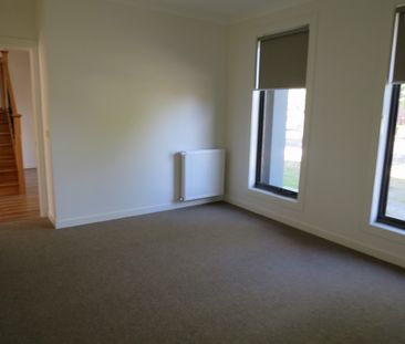 35 Swanson Crescent, Chadstone VIC 3148 - Townhouse For Rent | Domain - Photo 6