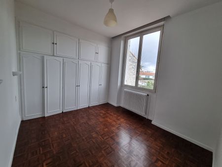 Location Appartement 4 pièces 101m² MARSEILLE 12ème - Photo 5