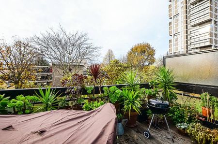 3 bedroom flat to rent - Photo 4