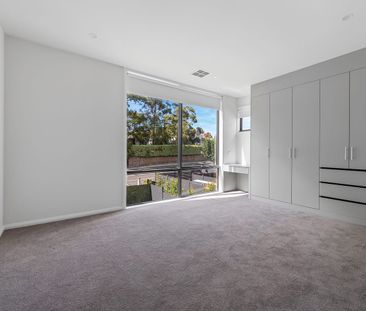 IMPRESSIVE 4 BED, 3 BATH TOWNHOUSE IN BEAUTIFUL CAMBERWELL - Photo 5