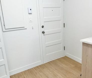 3 1/2 rénové sur la rue sainte catherine - Photo 2