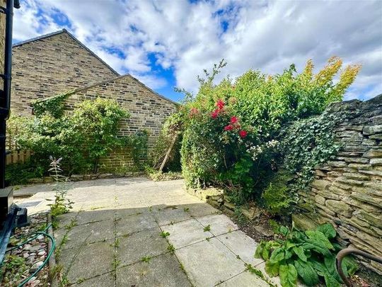 Slant Gate, Kirkburton, Huddersfield, HD8 - Photo 1