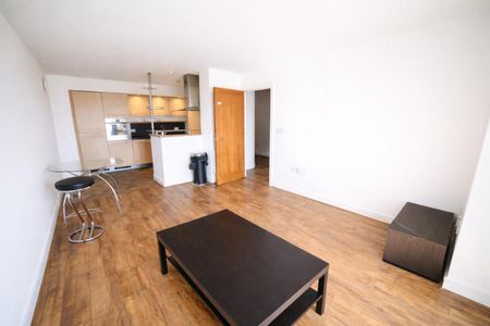 2 bedroom Flat To Let Total Size: 840 SQ FT - Photo 2