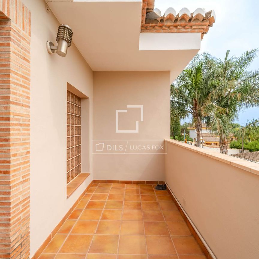 Excellent 8 Bedroom house / villa for rent in Bétera, Valencia - Photo 1