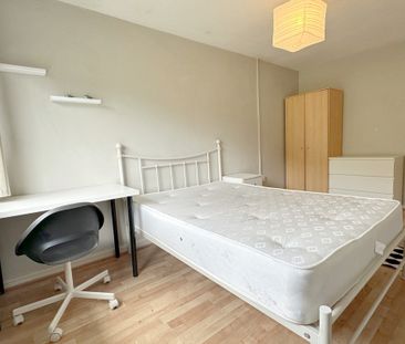 2 Bedroom Flat - Photo 2