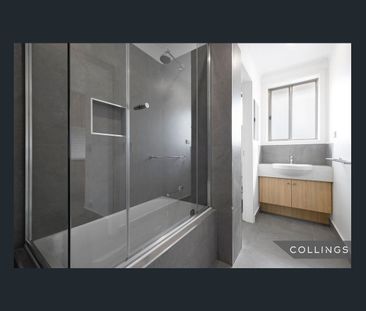 Freshly Renovated Top-Floor Apartment - Photo 1