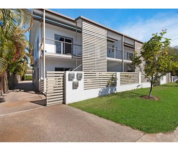 Coastal Serenity: Spacious 2-Bedroom Ground-Floor Unit Steps from R... - Photo 2