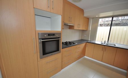 Modern 4-Bedroom Home in Quiet Cul-de-Sac - Photo 3