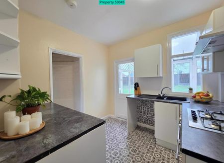 4 bedroom semi-detached house to rent - Photo 2